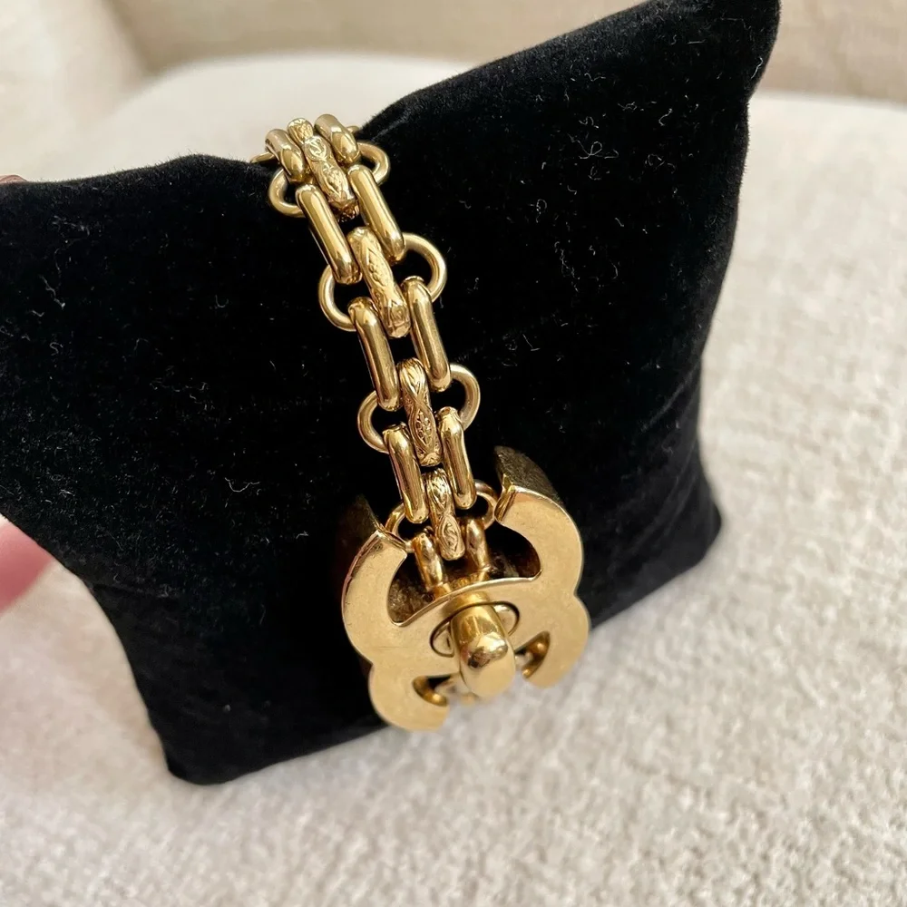 Chanel CC Turnlock Reissue Chain Link Bracelet - Picture 4 of 14